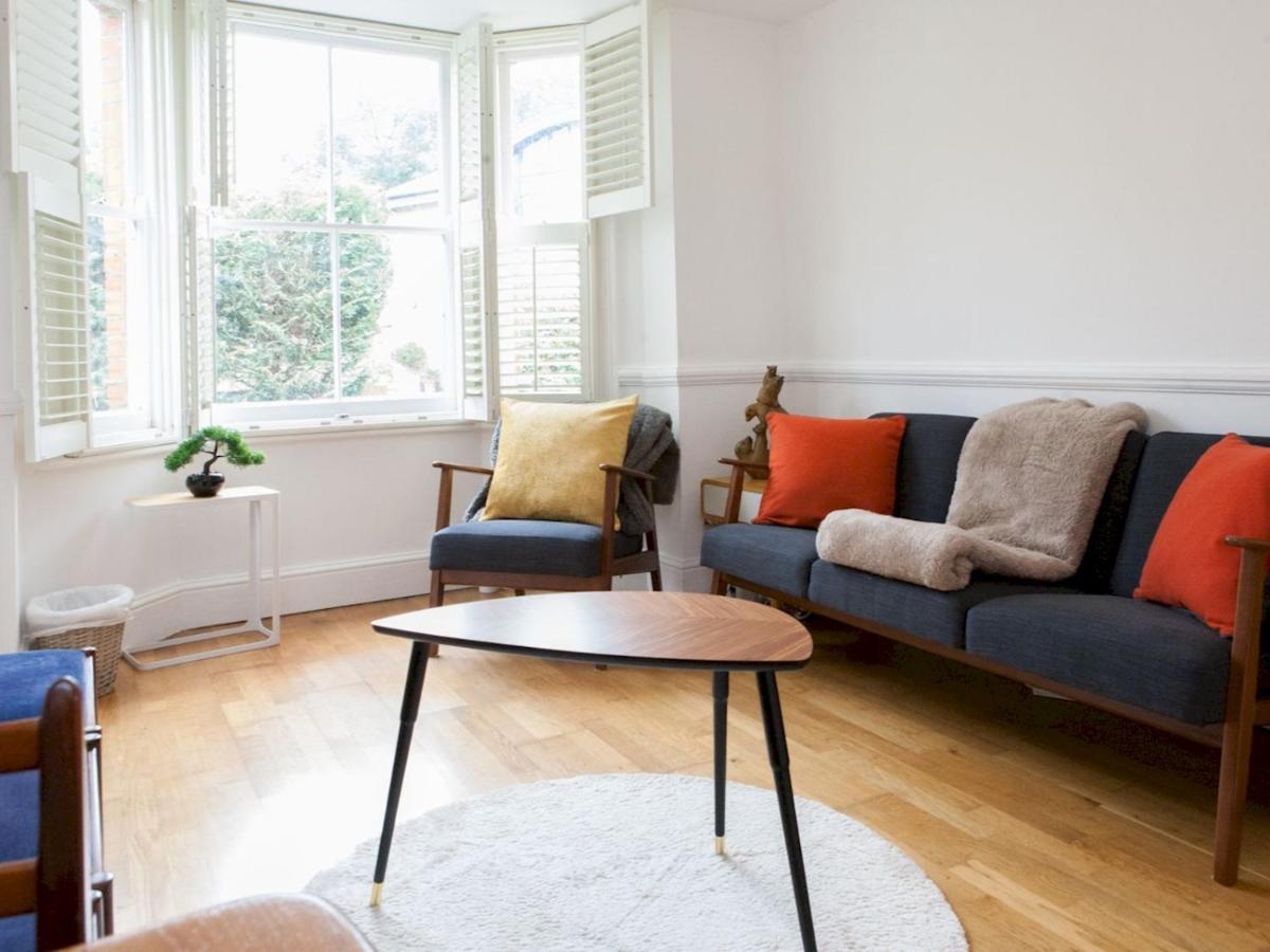 Pass The Keys Garden Apartment In Stockwell London Exterior foto