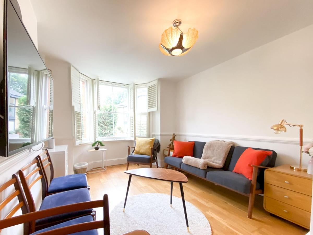 Pass The Keys Garden Apartment In Stockwell London Exterior foto
