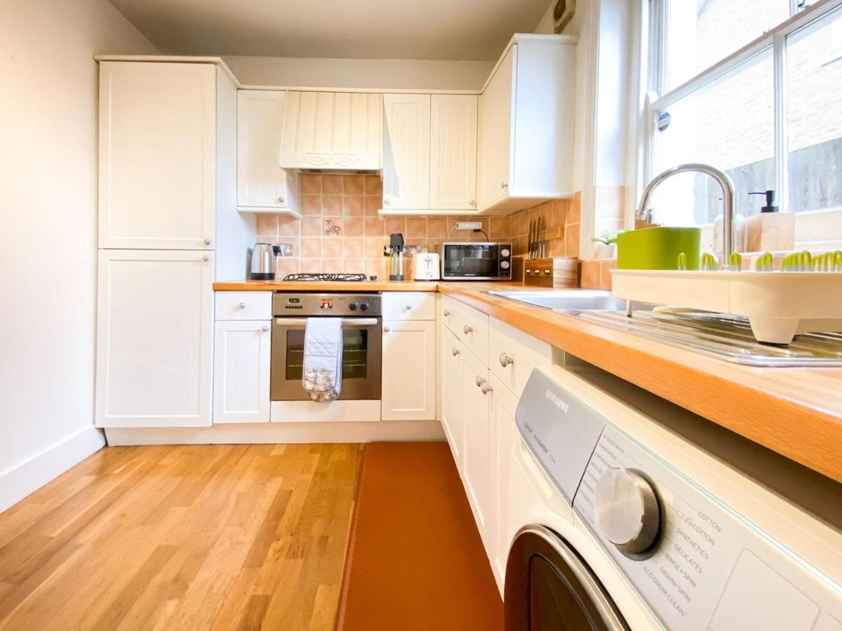 Pass The Keys Garden Apartment In Stockwell London Exterior foto