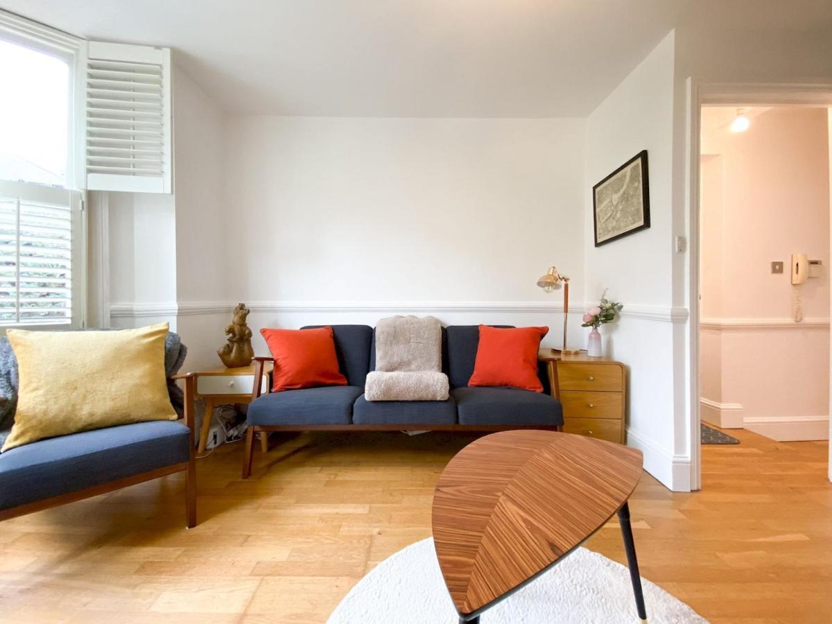 Pass The Keys Garden Apartment In Stockwell London Exterior foto
